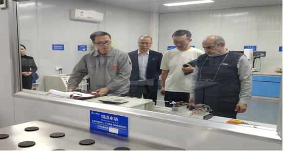 阿拉伯進出口商業(yè)聯(lián)合會代表團一行訪問考察安普電纜集團 阿拉伯進出口商業(yè)聯(lián)合會代表團一行訪問考察安普電纜集團